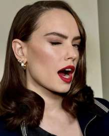 daisy-at-the-miu-miu-club-june-12-2025-v0-5kjuadfq8r6f1.jpg