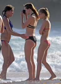 suki-immy-and-maddi-waterhouse-in-bikinis-at-a-beach-in-barbados-12-26-201646.jpg