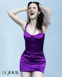 rachel-brosnahan-dujour-summer-2025-photoshoot-5.jpg