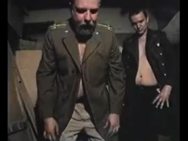 Поехавший - Жопу лучше не подставлять когда отжимаешься.mp4