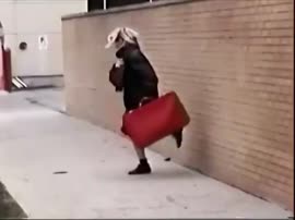 a0028e3e6e217bb447f00607ef21498d720w.mp4