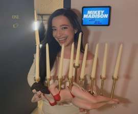 mikey-madison-with-the-anora-menorah-v0-gw7g2og931je1.webp
