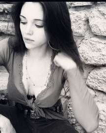 india-eisley-at-a-photoshoot-june-2025-1.jpg