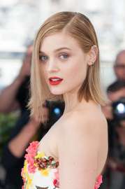 bellaheathcotetheneondemonphotocall04.jpg