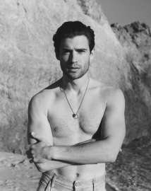 david-corenswet-rumored-to-be-the-new-superman-v0-uds4myflpkta1.jpg
