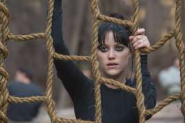3-MAIKA-MONROE-THE-5TH-WAVE-01-scaled.webp
