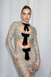 hailee-steinfeld-at-tamara-ralph-haute-couture-f-w-25-26-show-at-paris-fashion-week-07-07-2025-12.jpg