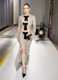 hailee-steinfeld-at-tamara-ralph-haute-couture-f-w-25-26-show-at-paris-fashion-week-07-07-2025-7.jpg