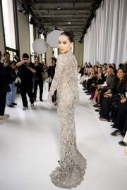 hailee-steinfeld-at-tamara-ralph-haute-couture-f-w-25-26-show-at-paris-fashion-week-07-07-2025-6.jpg
