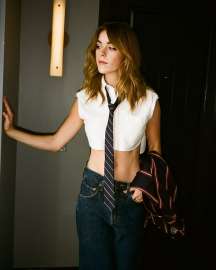 kiernan-shipka-white-top-and-jeans-v0-7apa1851dvbf1.jpg