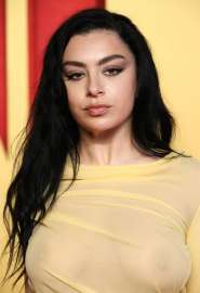 charli-xcx-at-vanity.jpg