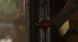 Beau is Afraid - Shop scene.mp4