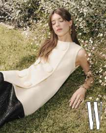 daisy-edgar-jones-w-korea12.jpg.3c9bd49d971529ef86a7d1f72603a63e.jpg