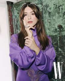 daisy-edgar-jones-w-korea6.jpg.57b29beeef490446d93a360dbdf2bc57.jpg