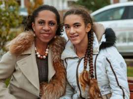 elena-hanga-with-her-daughter14.jpg