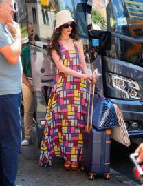 anne-hathaway-on-the-set-of-devil-wears-prada-2-in-chelsea-in-manhattan-07-20-2025-1.jpg