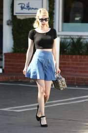 2016-march-16-leaves-fred-segal-in-los-angeles-ca-v0-z8d3ed27wbbf1.jpg