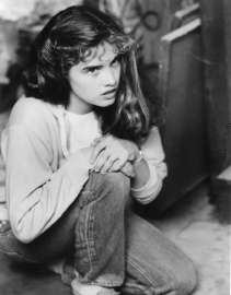 Nightmare-on-Elm-St-Heather-Langenkamp-Crouching-e1730322696874.jpg
