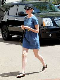 anne-hathaway-does-chambray-chic-in-beverly-hills-5.jpg