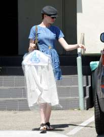 anne-hathaway-does-chambray-chic-in-beverly-hills-0.jpg