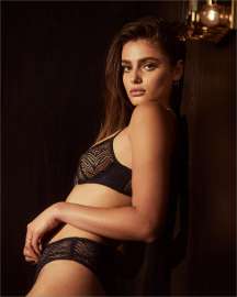 TaylorMarieHill-VictoriasSecret20190928.jpg.3d864aa3b6877477f97822804f128167.jpg