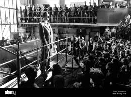 liam-neeson-schindlers-list-1993-2JDPN80.jpg