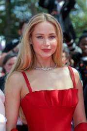 jennifer-lawrence-attends-the-anatomie-dune-chute-red-news-photo-1704650471.jpg