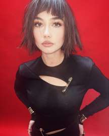sydney-chandler-photo-shoot-for-wonderland-magazine-may-2022-12-575754353.jpg