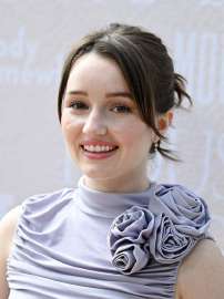 kaitlyn-dever-in-magda-butrym-at-the-hbo-max-emmy-nominee-v0-zt1bpcnh7ojf1.jpg