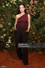 Zoey-Deutch-Feet-8624362.jpg