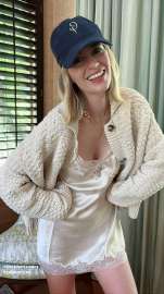 january-jones-instagram-photos-08-19-2025-4.jpg