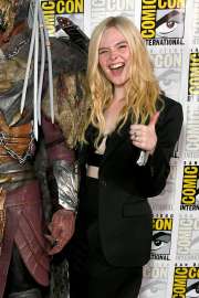 Elle-Fanning-Comic-Con-2025-PREDATOR-BADLANDS-Panel-Red-Carpet-Fashion-Givenchy-Tom-Lorenzo-Site-6.jpg
