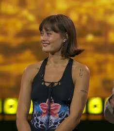 ella-purnell-at-gamescom-2025-v0-rgzd29v941kf1.jpg