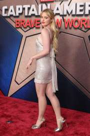 Kathryn-Newton-03.jpg