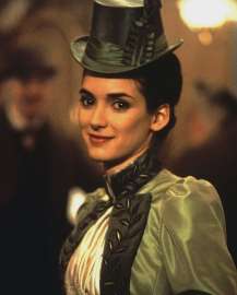 winona-ryder-during-the-filming-of-bram-stokers-dracula-1992-v0-s3dtfhv99ljf1.webp