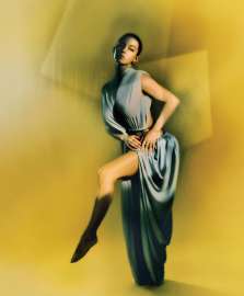 sydney-sweeney-unveils-vintage-glamour-for-wsj.-mag-8.jpg