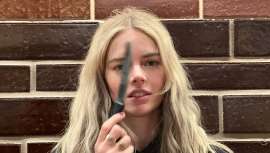 not only is @samweaving a movie star but she’s also one of the best behind-the-scenes photograph.jpg