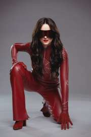 new-madame-web-and-spider-girl-suit-pictures-v0-dbrohzokyklf1.webp
