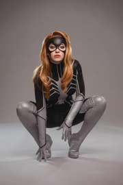 new-madame-web-and-spider-girl-suit-pictures-v0-vs1q60pkyklf1.webp