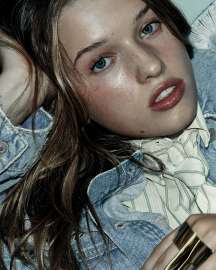 ever-anderson-for-zara-denim-collection-august-2025-3.jpg