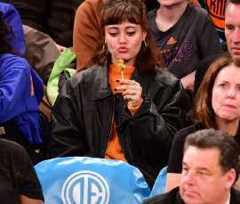 ella-with-a-lollipop-at-the-sacramento-kings-v-new-york-v0-jz6i612of0mf1.jpg