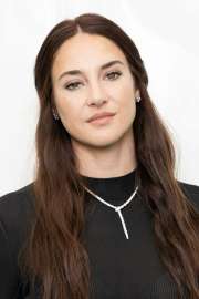 shailene-woodley-motor-city-portrait-session-at-82nd-venice-international-film-festival-08-31-2025-8.jpg