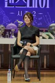 jenna-ortega-unveils-chic-preppy-look-in-seoul-6.jpg