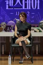 jenna-ortega-unveils-chic-preppy-look-in-seoul-0.jpg