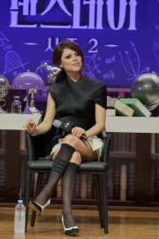 jenna-ortega-unveils-chic-preppy-look-in-seoul-1.jpg