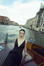 kaitlyn-dever-for-marie-claire-s-the-close-up-on-her-look-for-red-carpet-in-venice-08-30-2025-5.jpg