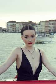 kaitlyn-dever-for-marie-claire-s-the-close-up-on-her-look-for-red-carpet-in-venice-08-30-2025-4.jpg