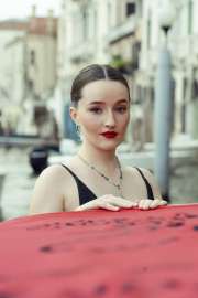 kaitlyn-dever-for-marie-claire-s-the-close-up-on-her-look-for-red-carpet-in-venice-08-30-2025-3.jpg