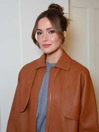 rose-byrne-instagram-photos-09-02-2025-1.jpg
