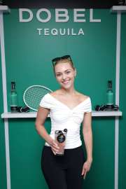annasophia-robb-at-us-open-tennis-championships-at-flushing-meadows-09-01-2025-6.jpg